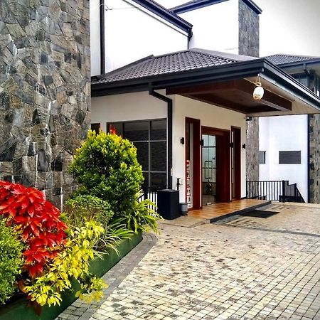 Riverbank Resort Gampola Bagian luar foto