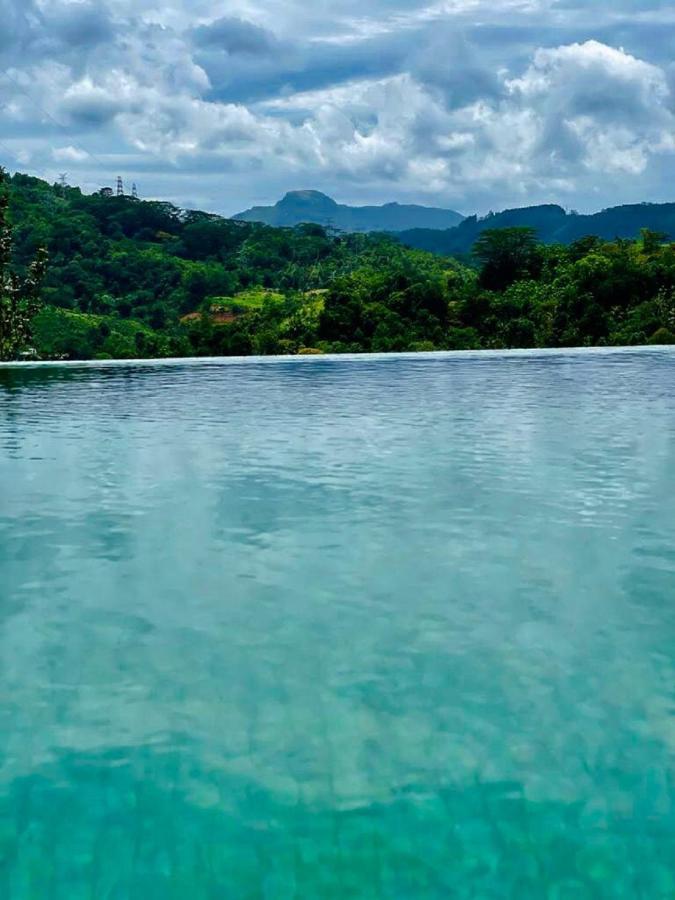 Riverbank Resort Gampola Bagian luar foto