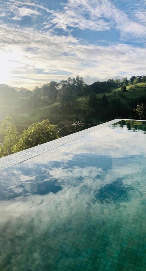 Riverbank Resort Gampola Bagian luar foto