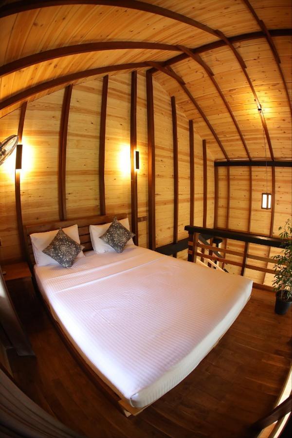 Riverbank Resort Gampola Bagian luar foto