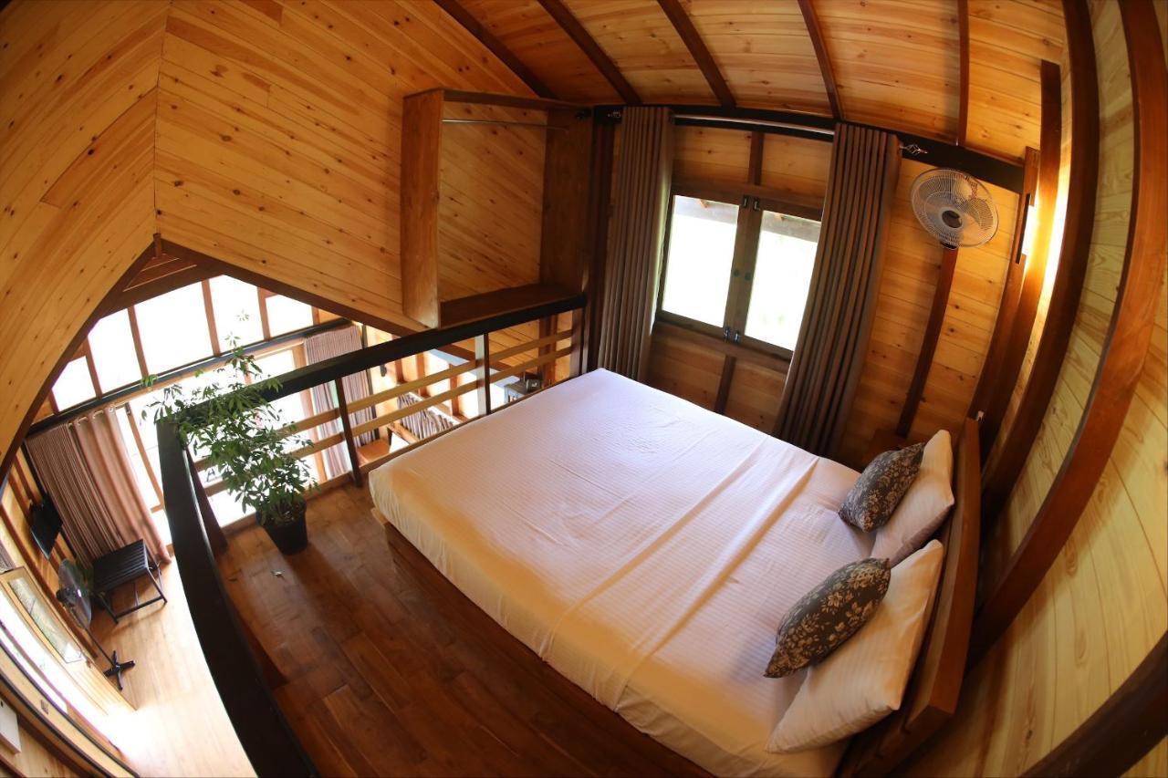 Riverbank Resort Gampola Bagian luar foto