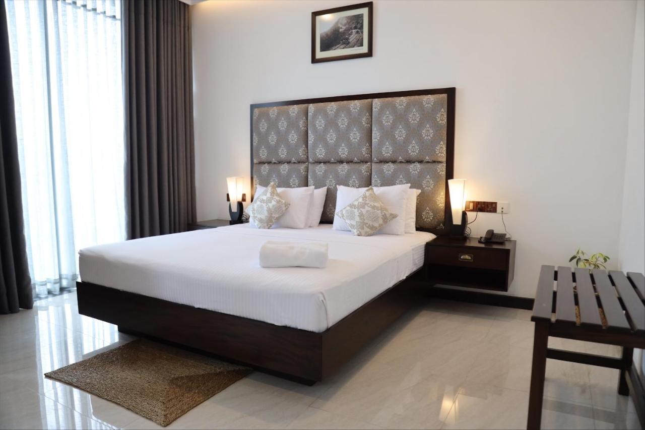 Riverbank Resort Gampola Bagian luar foto