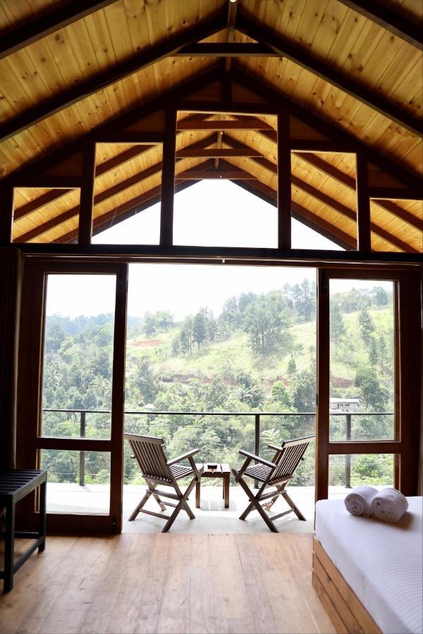 Riverbank Resort Gampola Bagian luar foto