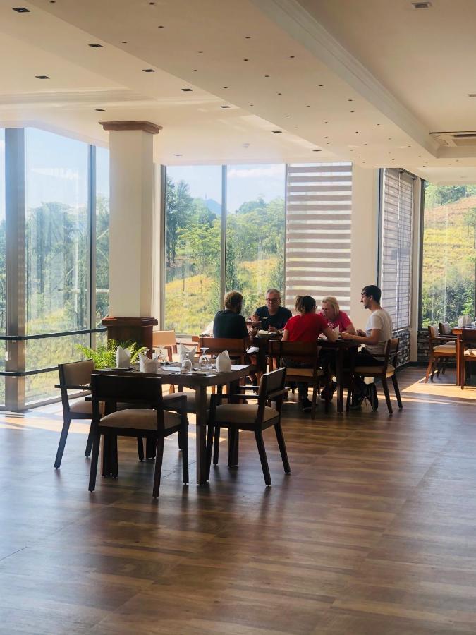 Riverbank Resort Gampola Bagian luar foto