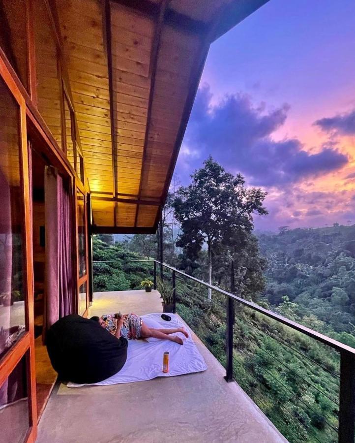Riverbank Resort Gampola Bagian luar foto