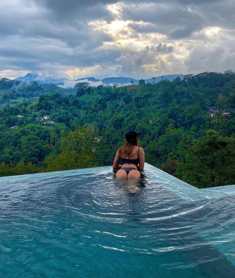 Riverbank Resort Gampola Bagian luar foto