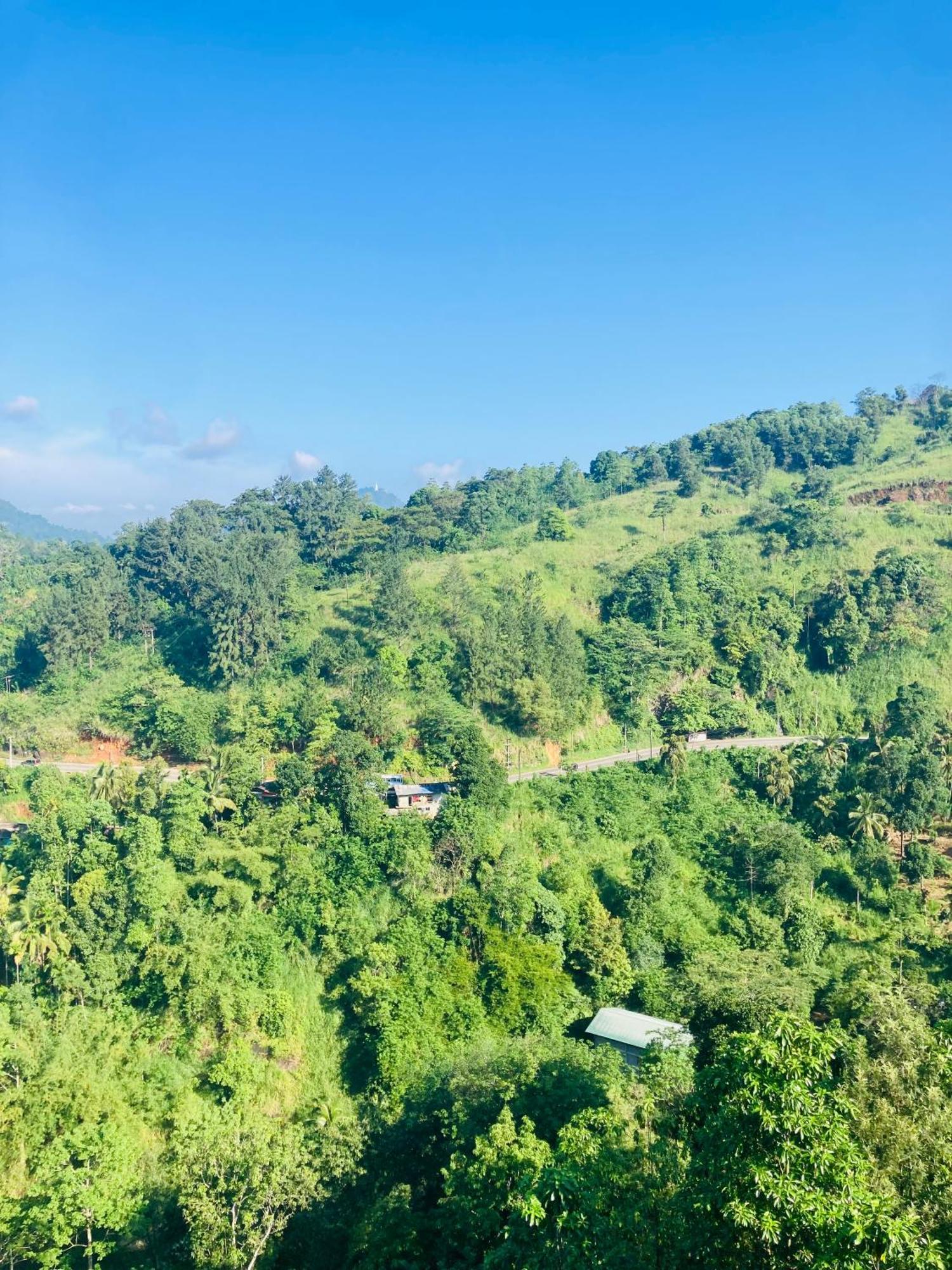 Riverbank Resort Gampola Bagian luar foto