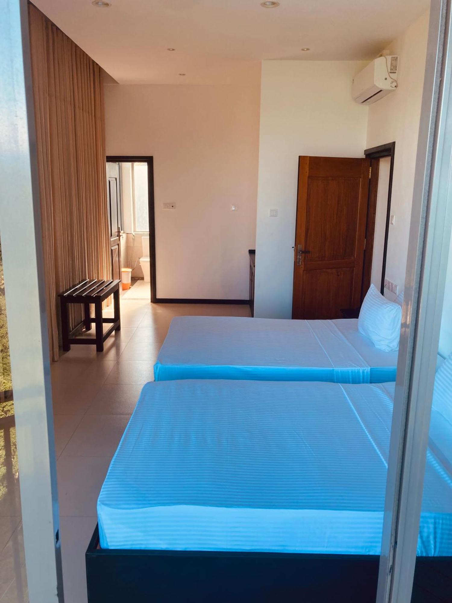 Riverbank Resort Gampola Bagian luar foto