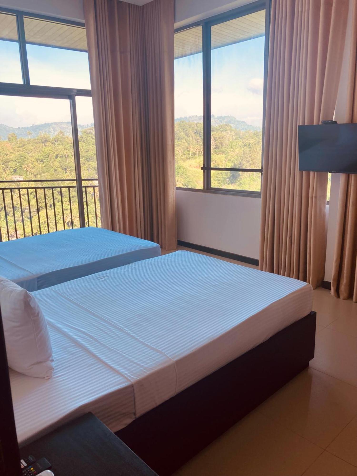 Riverbank Resort Gampola Bagian luar foto