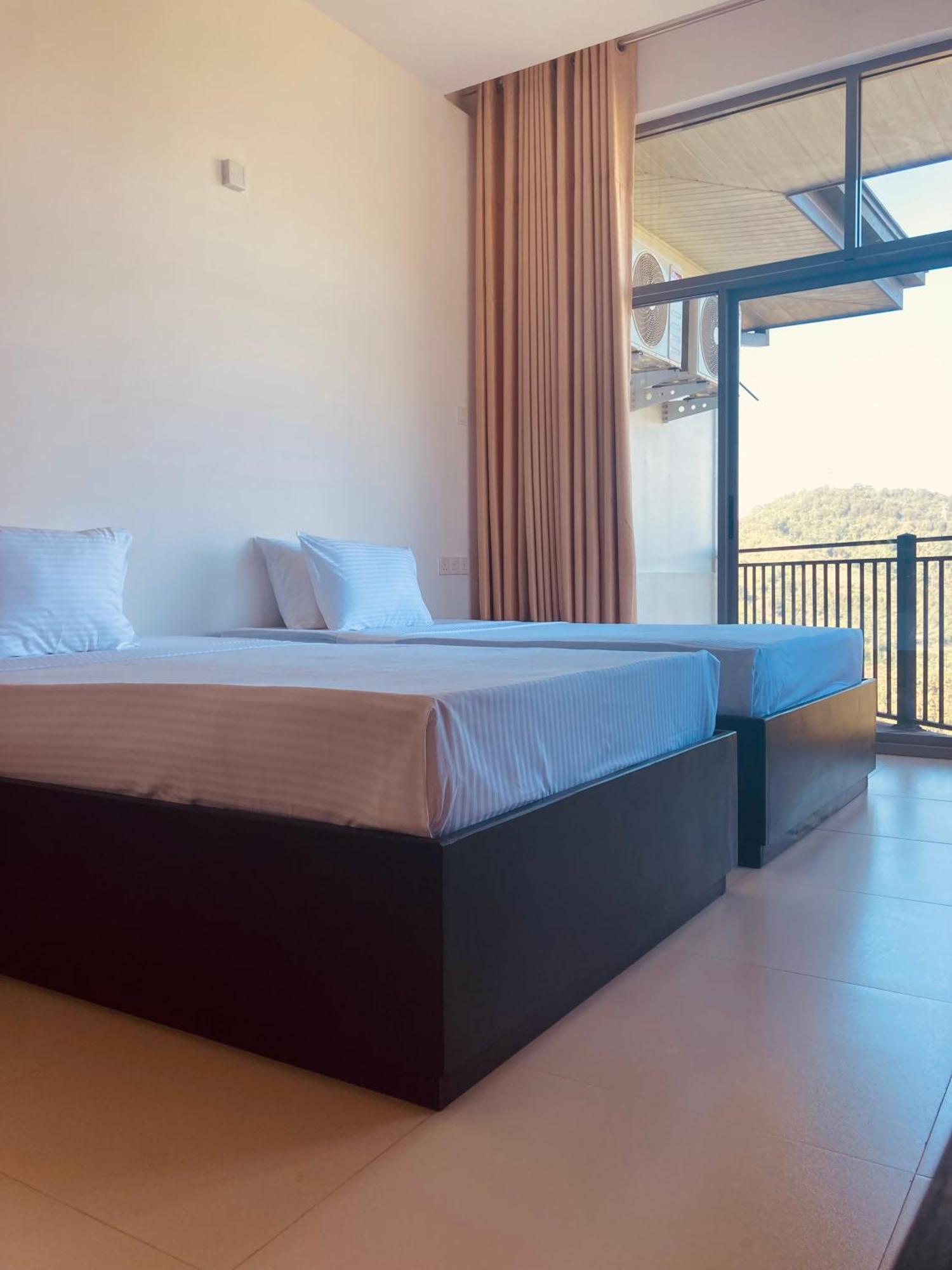 Riverbank Resort Gampola Bagian luar foto