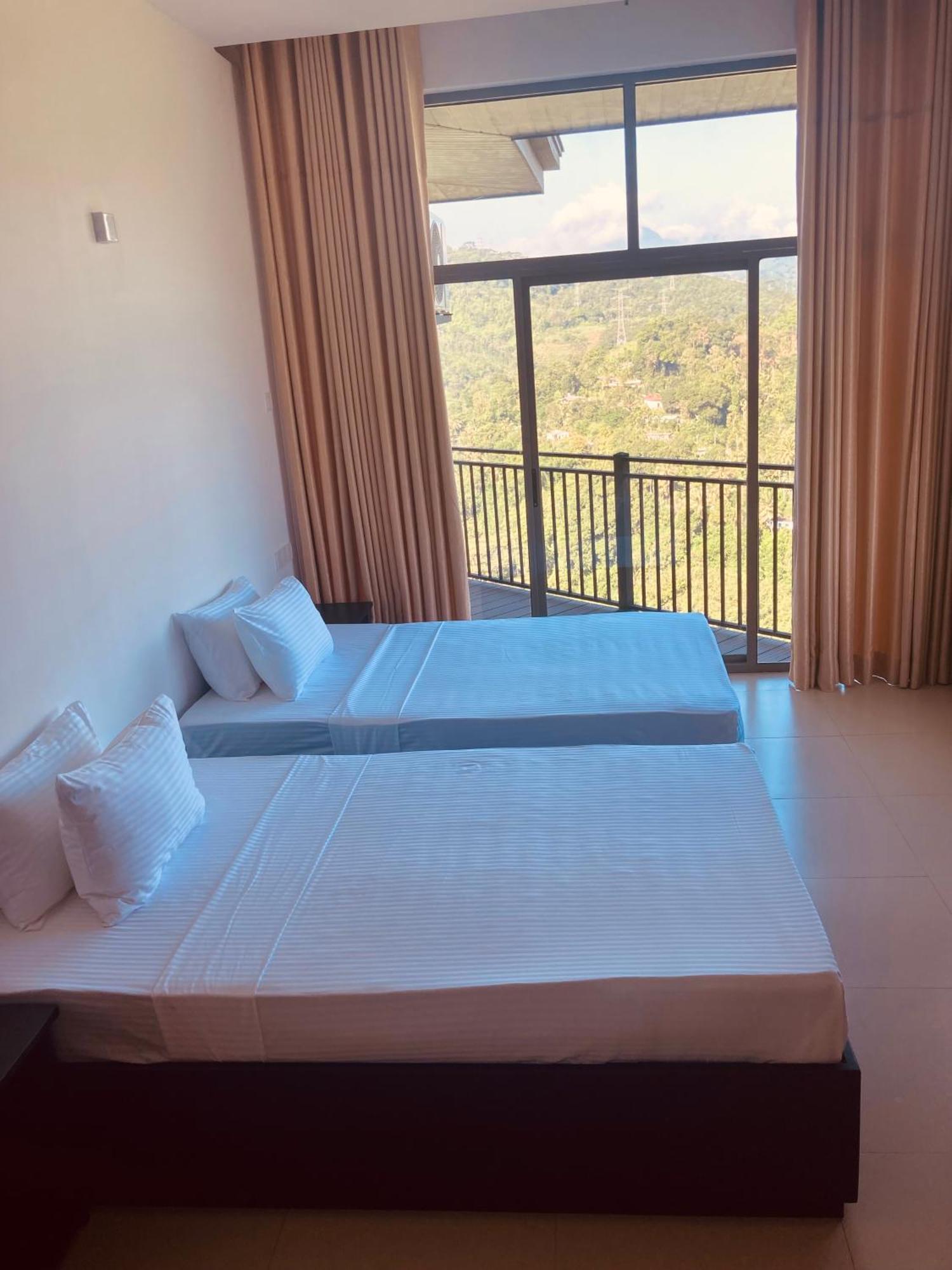 Riverbank Resort Gampola Bagian luar foto